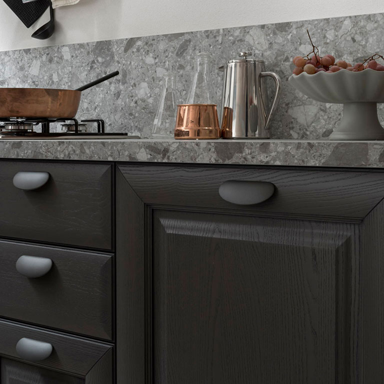 Romantic dark: when wood is dressed in an elegant charcoal grey