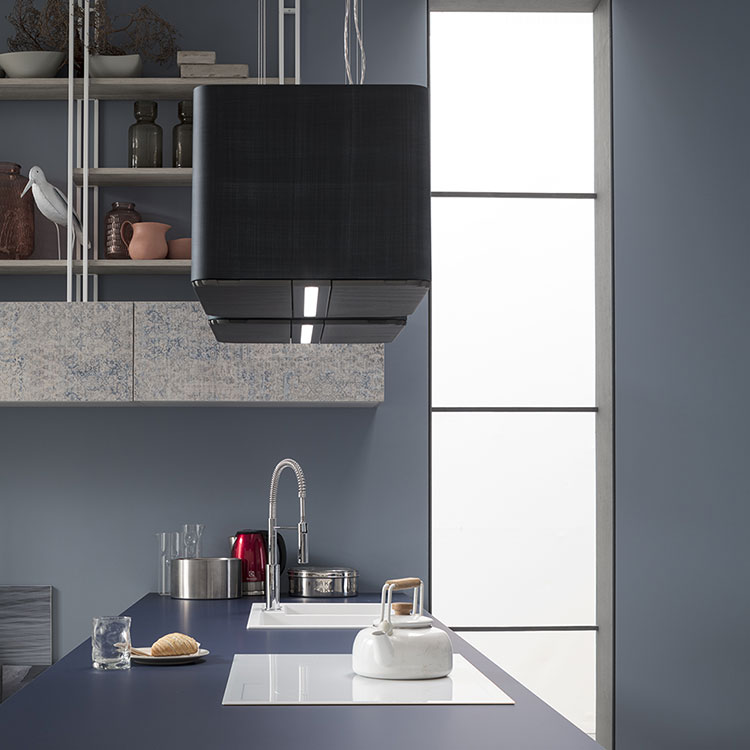 New material effects for a modern, bright kitchen
