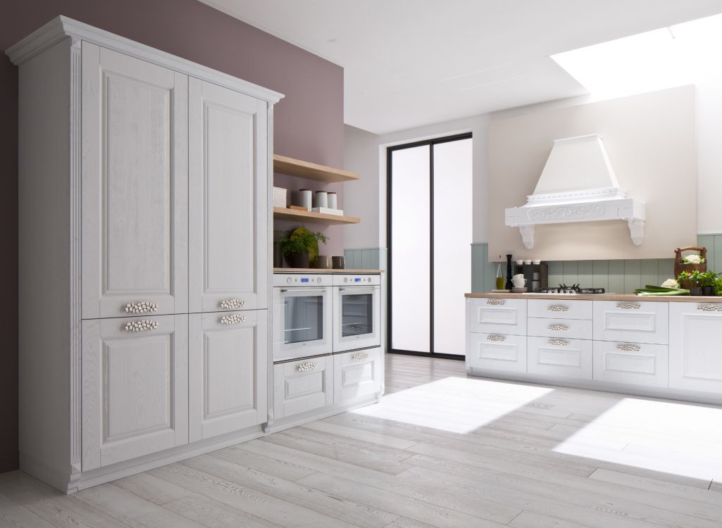 Cucine classiche laccate di colore bianco